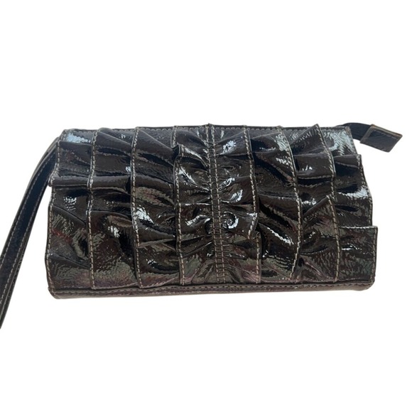 Nine & Co Black Patent‎ Leather Ruffled Clutch Wristlet Party Wedding Purse - Picture 1 of 4